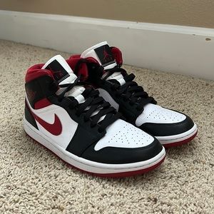 Gym Red Jordan 1 Mid